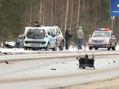 В Балахнинском районе автомобиль с лопнувшим колесом столкнулся с КамАЗом и улетел в кювет