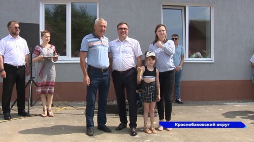 Ключи от новых квартир получили жильцы аварийных домов Краснобаковского округа