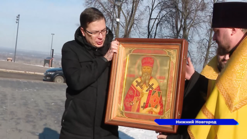 Юрий Шалабаев передал икону с частицей мощей святого Афанасия Ковровского в собор Михаила Архангела