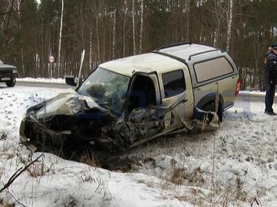 В Балахнинском районе автомобиль с лопнувшим колесом столкнулся с КамАЗом и улетел в кювет