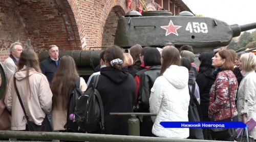 Экскурсию по Нижегородскому кремлю для студентов регионального индустриального колледжа провел Владимир Солдатенков