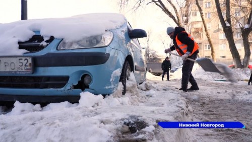 В Нижнем Новгороде инспекторы АТИ выявляют автомобили, мешающие снегоуборочной технике
