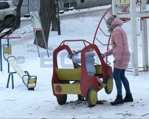 В Госдуме поддержали президентский законопроект о ежемесячных выплатах семьям при рождении первого или второго ребенка.