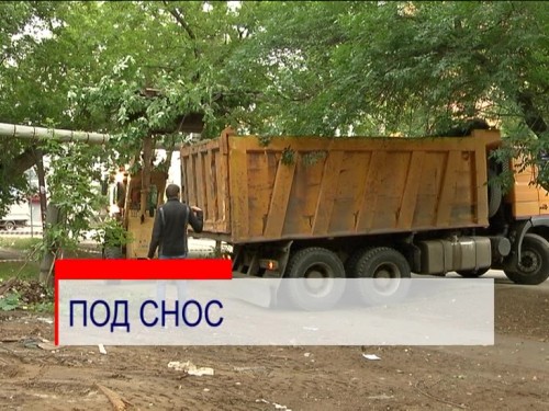 В Ленинском районе сносят аварийные сараи