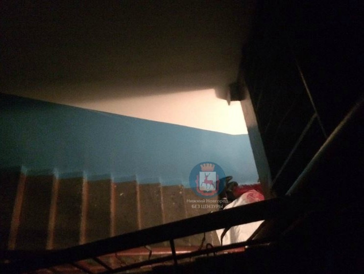 Труп мужчины обнаружили в подъезде многоквартирного дома в Ленинском районе Труп мужчины обнаружили в подъезде многоквартирного дома в Ленинском районе