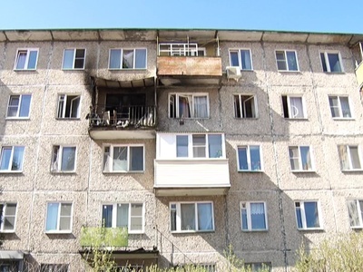 Пожар вспыхнул в пятиэтажке на улице Васенко из-за чужой вредной привычки
