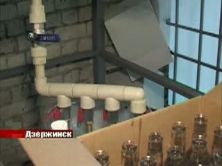В подпольный цех по производству палёной водки нагрянули дзержинские оперативники совместно с сотрудниками ФСБ