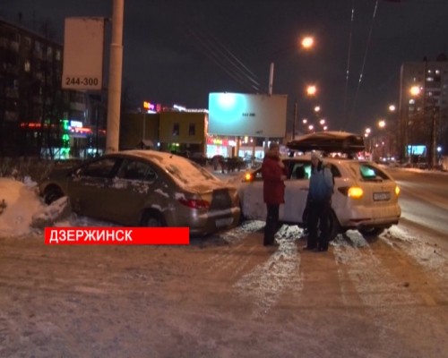 Два человека пострадали в аварии на проспекте Циолковского в Дзержинске