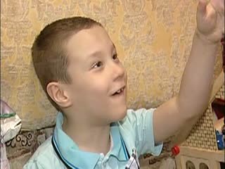 В свои 6 он только научился стоять на ногах, и то с опорой