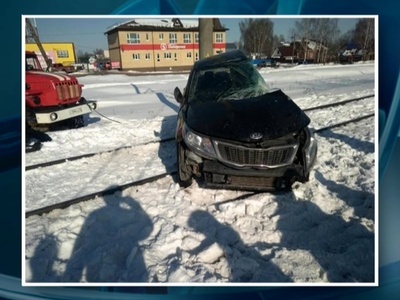 Электричка протаранила иномарку на переезде в Балахнинском районе