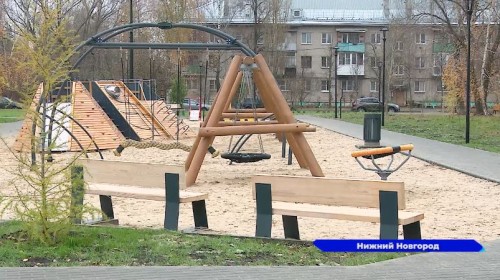 Детскую площадку и пространство для подростков построили в военном городке на улице Федосеенко