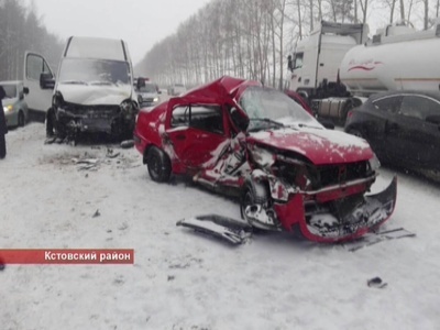 Легковушка врезалась в микроавтобус в Кстовском районе, один человек погиб