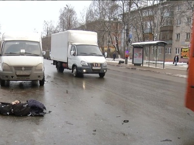 Легковой автомобиль столкнулся с ГАЗелью и отлетел на опору в Сормовском районе, один человек погиб и один пострадал