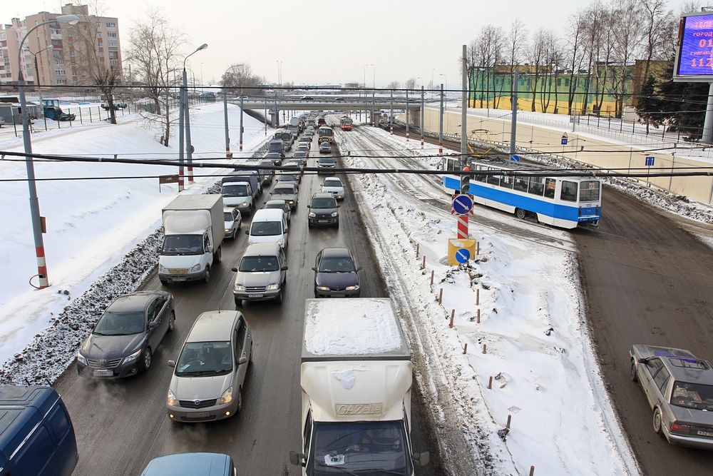 Снегопад спровоцировал огромные пробки в Нижнем Новгороде 14 января