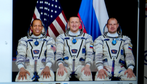 Воспитанники центра «Юный автомобилист» пообщались с космонавтами