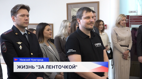 Более 30 снимков дружбы бойцов и животных в зоне СВО представлены на выставке в региональном парламенте