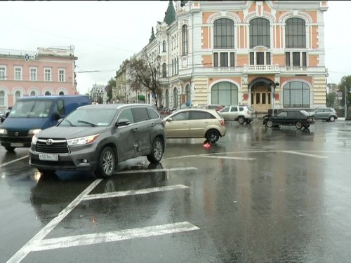 Девушку госпитализировали в результате ДТП на площади Минина