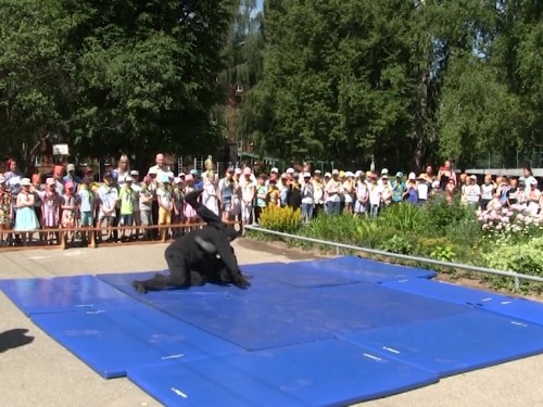 Зрелищное выступление организовали наркополицейские для нижегородских школьников