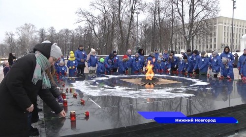 В День Неизвестного солдата к Вечному огню в Нижегородском кремле возложили цветы