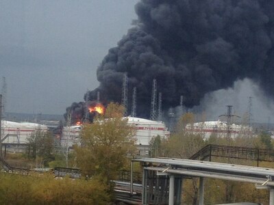 В городе Кстово горит нефтеперерабатываюший завод
