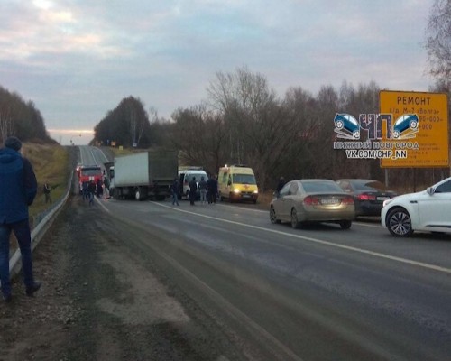 44-летний водитель погиб в результате столкновения трех грузовиков в Лысковском районе
