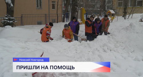 Волонтёры очистили территорию социально-реабилитационного центра для несовершеннолетних «Ласточка» от снега