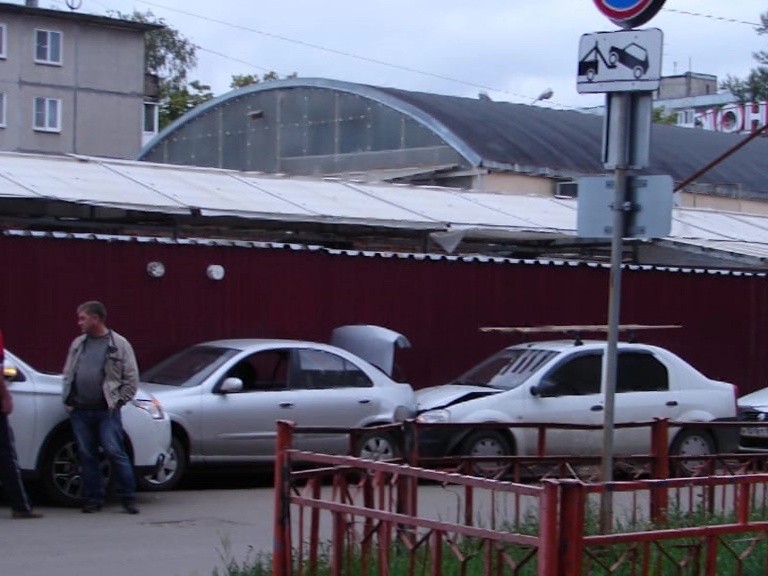 Массовое ДТП произошло на улице Старых Производственников в Автозаводском районе Массовое ДТП произошло на улице Старых Производственников в Автозаводском районе