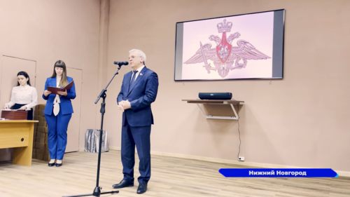 С Днём защитника Отечества врачей военного госпиталя поздравили региональные парламентарии