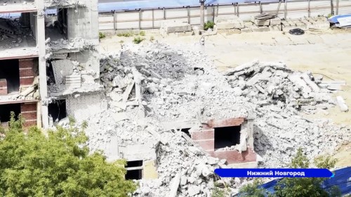Долгострой начали сносить в Ленинском районе