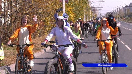 Ярким костюмированным велопробегом закончился велосезон в Дзержинске