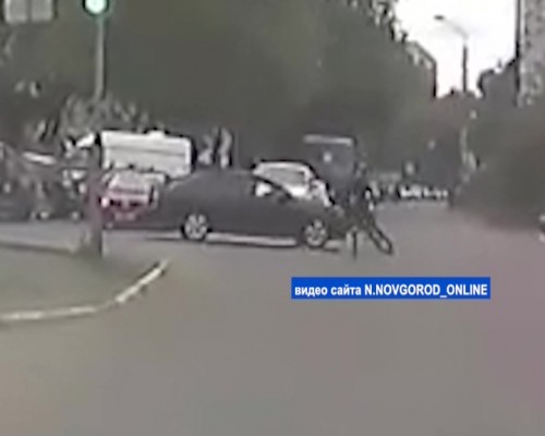 Велосипедист попал под колёса машины на улице Тимирязева