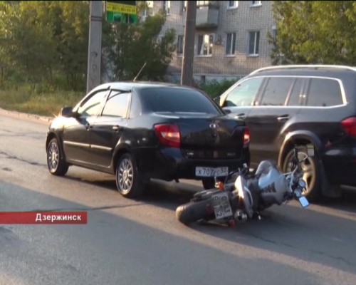 26-летний байкер госпитализирован после столкновения с автомобилем в Дзержинске
