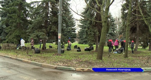Социальные участковые вместе с учениками школы №133 устроили субботник в Автозаводском районе  