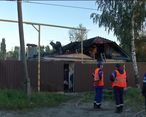 Частный жилой дом горел на улице Керженской в Автозаводском районе