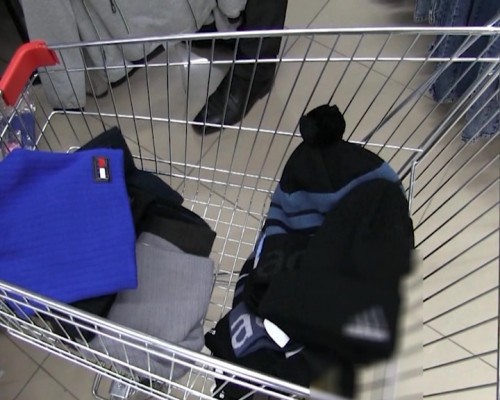 Более 800 единиц контрафактной одежды и обуви изъяли полицейские из магазинов Нижнего Новгорода