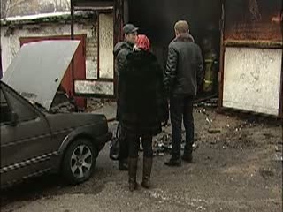 Целый гараж сгорел из-за одного небольшого кресла на улице Родионова