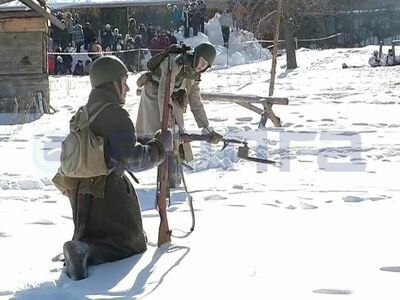 В Парке Победы прошла военно-историческая реконструкция, посвящённая 100-летию Красной Армии