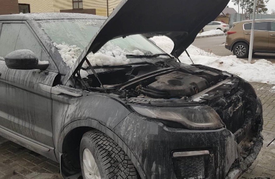 В Дзержинске неизвестный мужчина поджег машину зоозащитницы В Дзержинске неизвестный мужчина поджег машину зоозащитницы