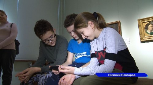 В нижегородском художественном музее презентовали видеогид для людей с нарушением слуха