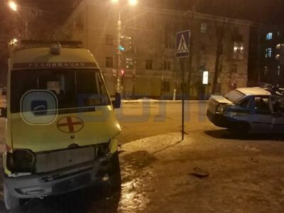 "Скорая помощь" и полицейская машина столкнулись в Советском районе