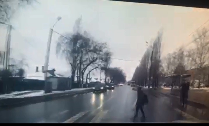 10-летний ребенок сбит машиной в Автозаводском районе (видео происшествия) 