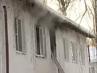 На улице Моховой горела квартира в двухэтажном доме