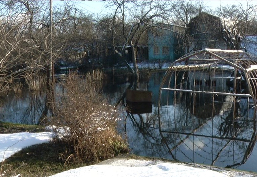40 участков затоплены канализационными стоками в результате аварии на коллекторе в Ленинском районе