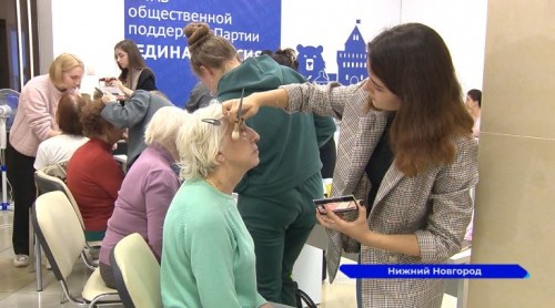 Мастер-класс по макияжу и укладке волос провели для нижегородских пенсионеров