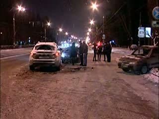 На проспекте Ленина столкнулись сразу три автомобиля