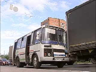 Маршрутка с пассажирами врезалась в фуру на Московском шоссе