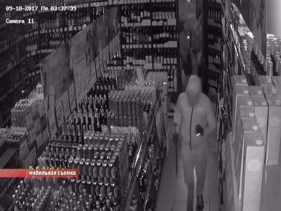 В Кулебаках двое мужчин в масках вломились в магазин и похитили выручку