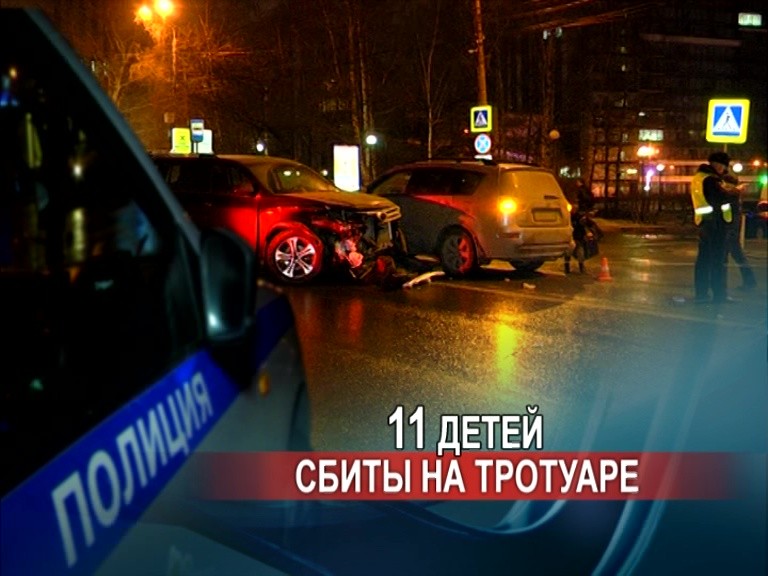 Иномарка на улице Горького врезалась в группу школьников - пострадали 11 детей (первое видео)