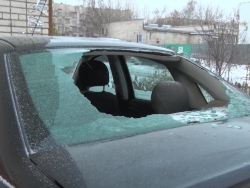 Неизвестные изуродовали сразу три автомобиля в Дзержинске