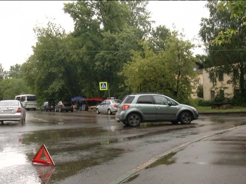 Мужчина попал под колесам автомобиля на улице Лобачевского в Нижнем Новгороде